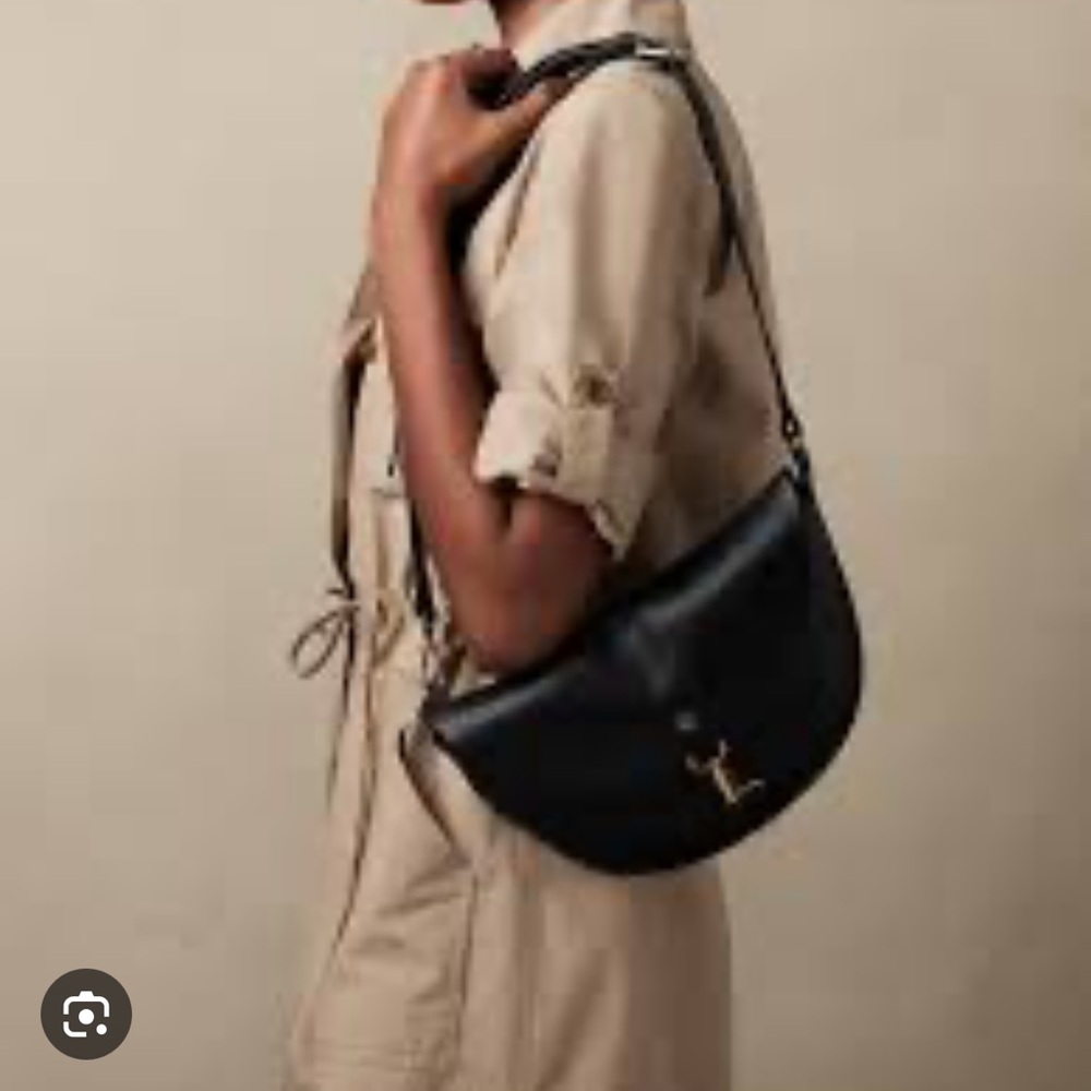 New (w/o tag) Banana Republic Bum/Crossbody Bag with Gold Clasp - Picture 4 of 7